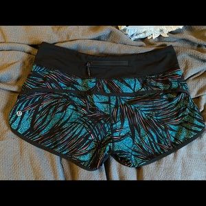 Lululemon Speed Up Shorts 2.5 inseam size 6